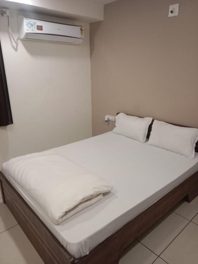 Hotel Shreeji'S Gandhinagar Luaran gambar